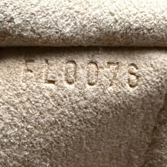 Louis Vuitton Stephen Bag
Monogram Stephen Sprouse 2006
Limited Edition Rare - Picture 7 of 9